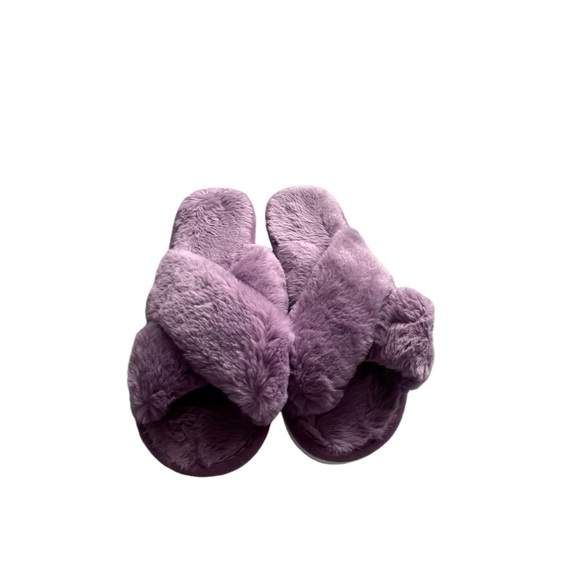 10 lavender fuzzy slippers - Picture 2 of 9